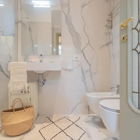 Garibaldi's Balcony By Rent * Como